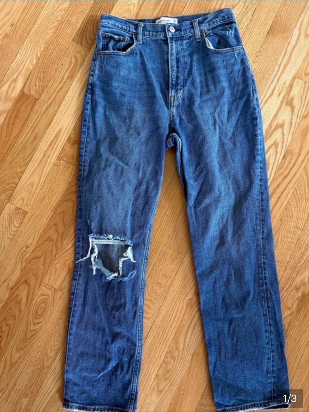 Abercrombie & Fitch Ankle Straight High Rise Blue Jeans with Distressed Knee